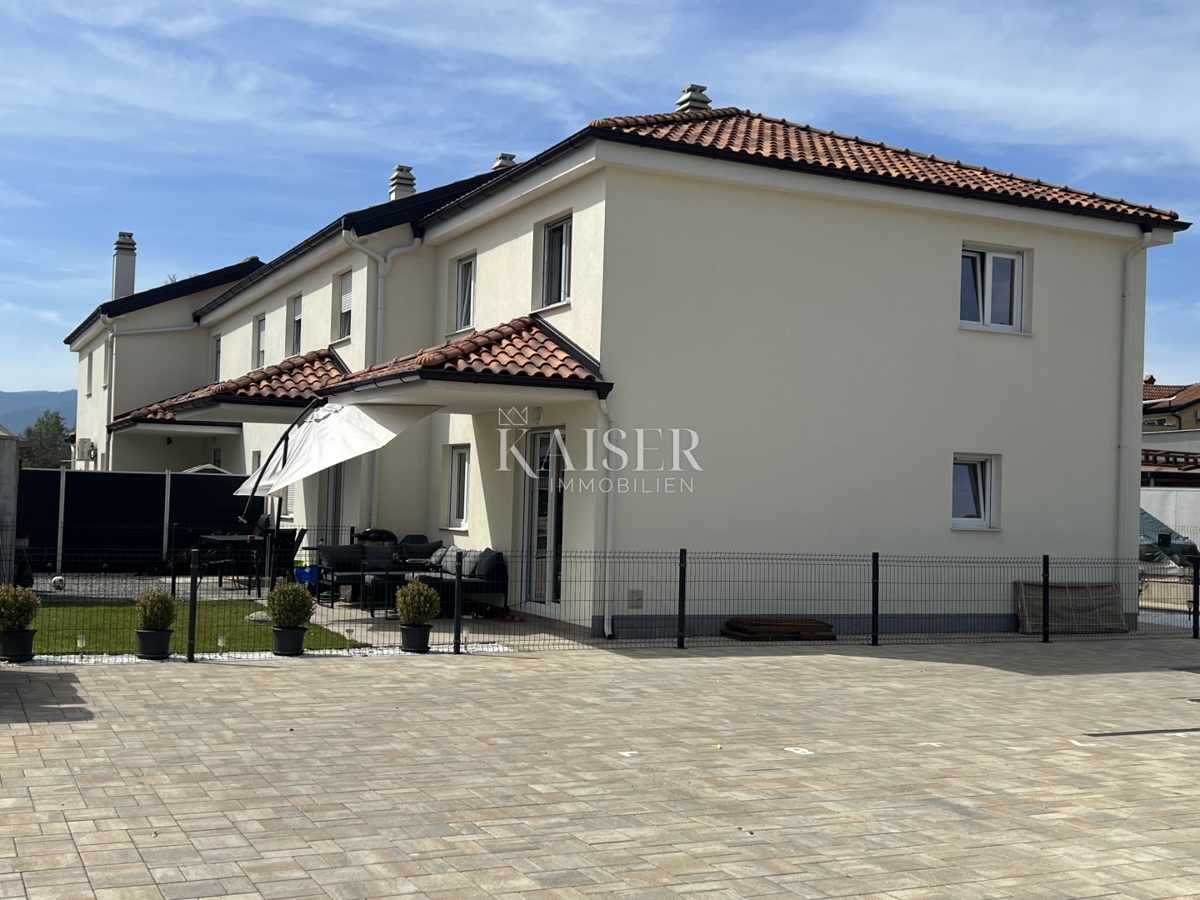 Viškovo – Marčelji casa a schiera con giardino e posti auto