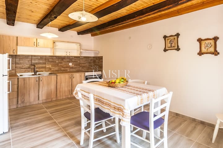 Istria, Marčana - casa a schiera ristrutturata con cortile