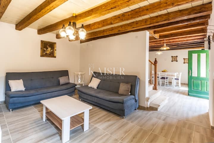 Istria, Marčana - casa a schiera ristrutturata con cortile