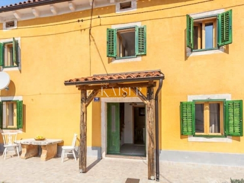 Istria, Marčana - casa a schiera ristrutturata con cortile
