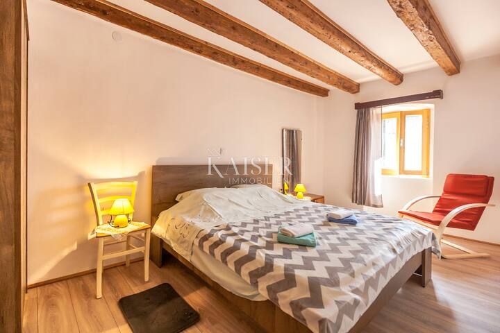 Istria, Marčana - casa a schiera ristrutturata con cortile