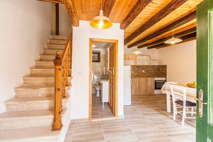 Istria, Marčana - casa a schiera ristrutturata con cortile