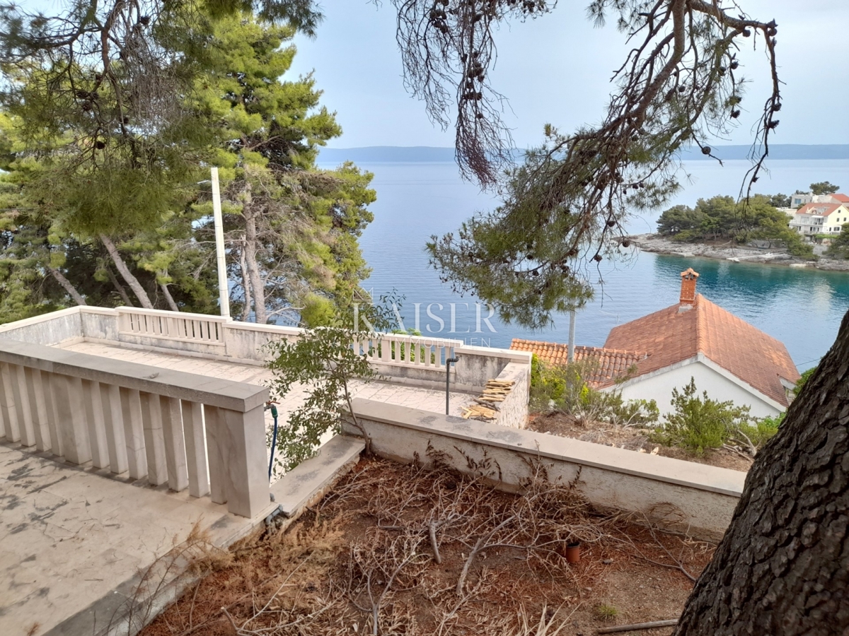 SUMARTIN, Brač - Villa di lusso in pietra di Brač con uliveto e posto barca