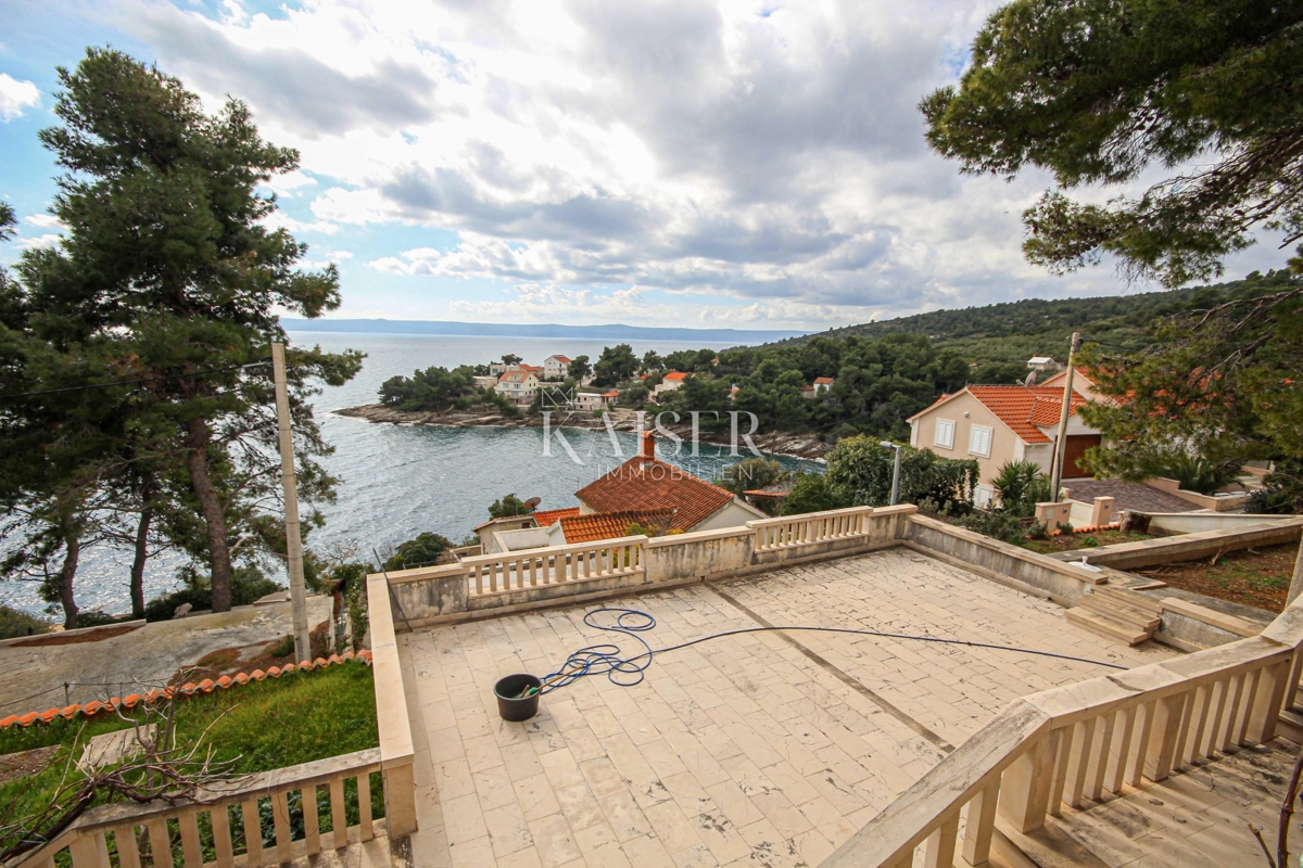 SUMARTIN, Brač - Villa di lusso in pietra di Brač con uliveto e posto barca