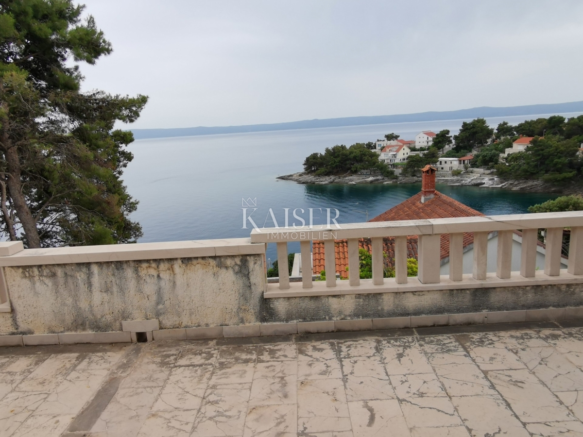 SUMARTIN, Brač - Villa di lusso in pietra di Brač con uliveto e posto barca