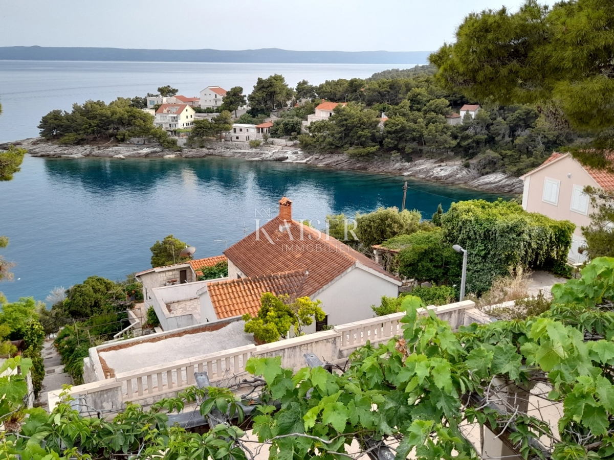 SUMARTIN, Brač - Villa di lusso in pietra di Brač con uliveto e posto barca