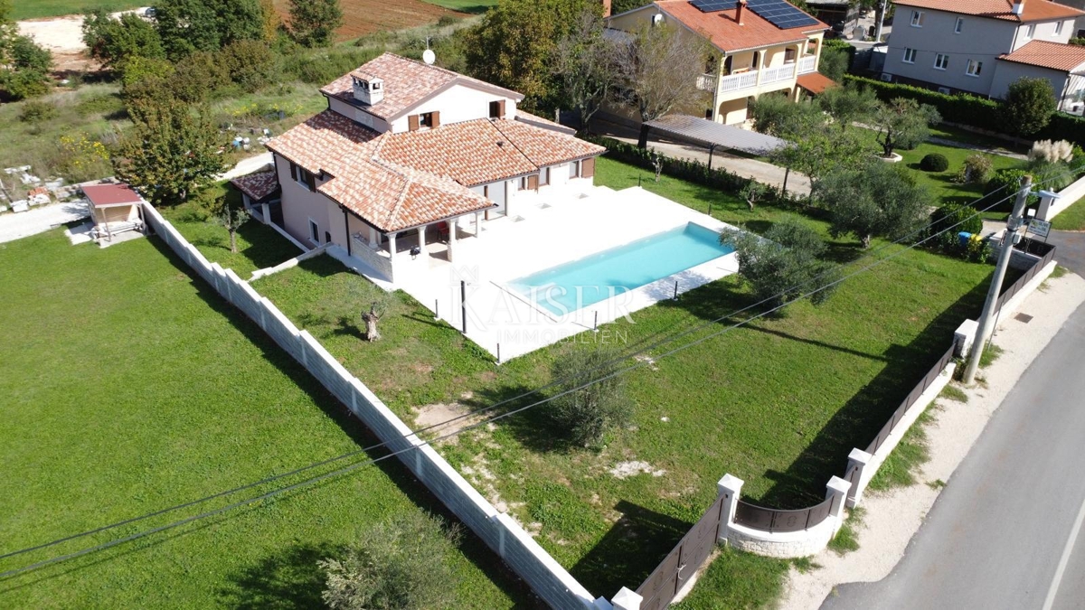 Istria - Parenzo, villa di lusso con piscina e area spa