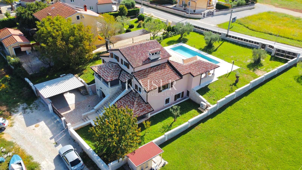 Istria - Parenzo, villa di lusso con piscina e area spa