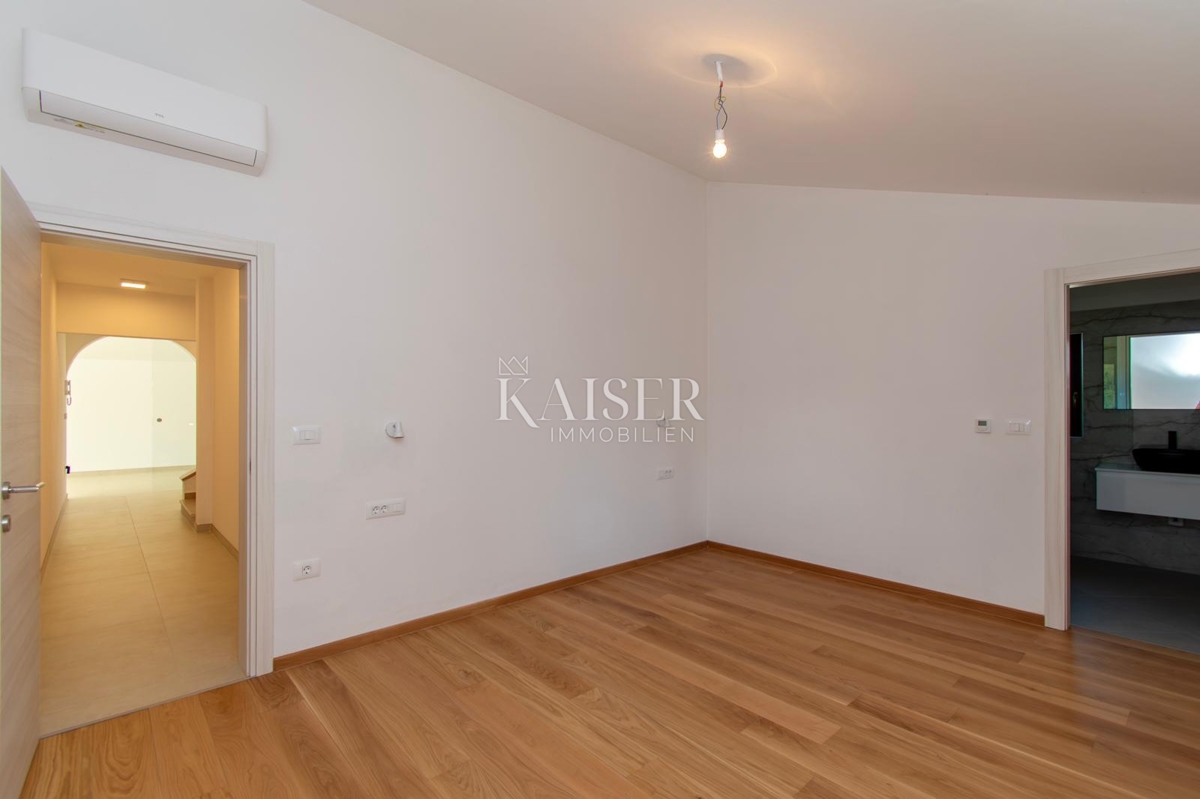 Istria - Parenzo, villa di lusso con piscina e area spa