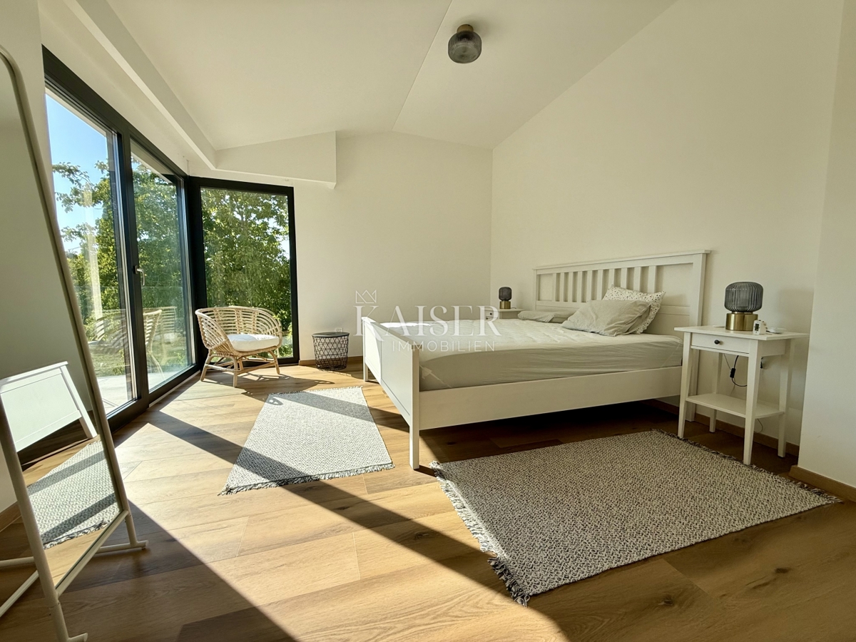 Istria, Labin - nuovo edificio con piscina 218 m2