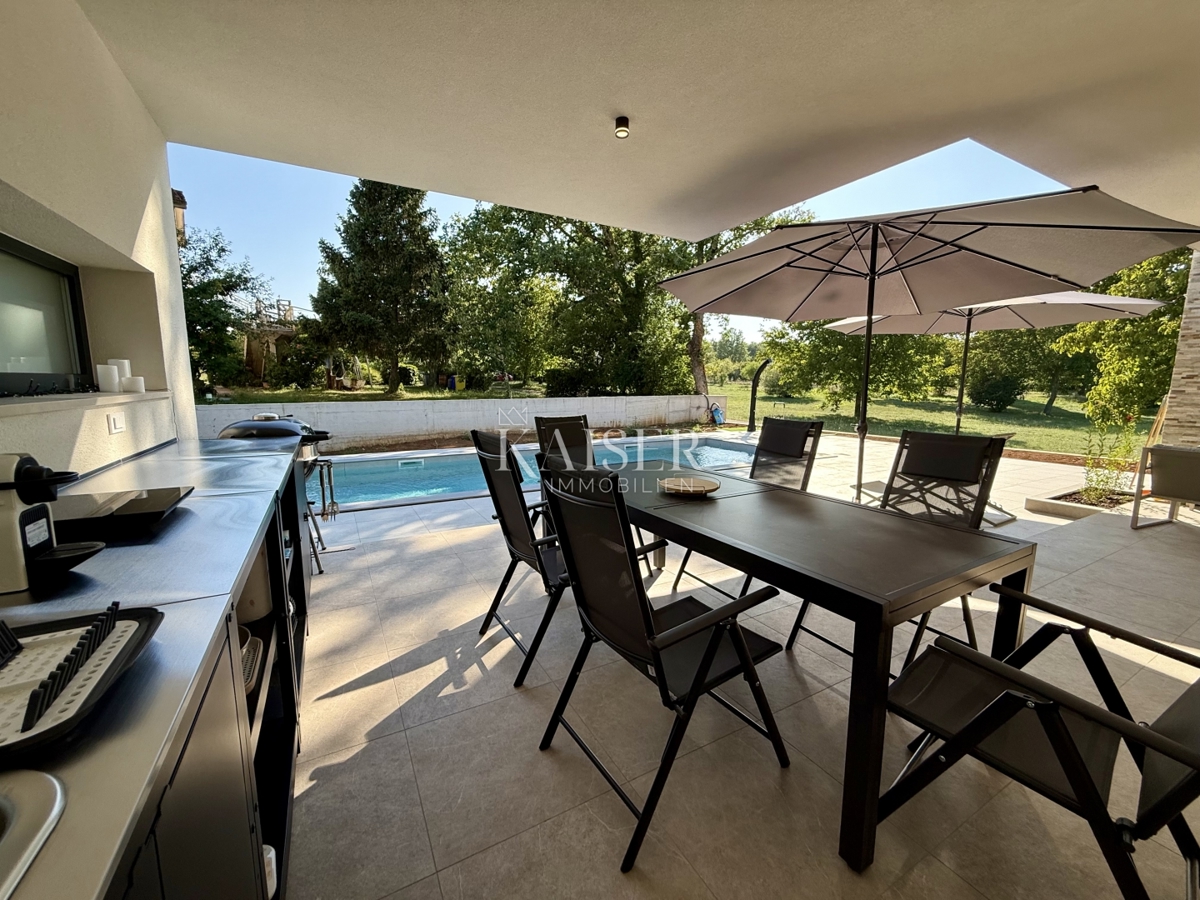 Istria, Labin - nuovo edificio con piscina 218 m2