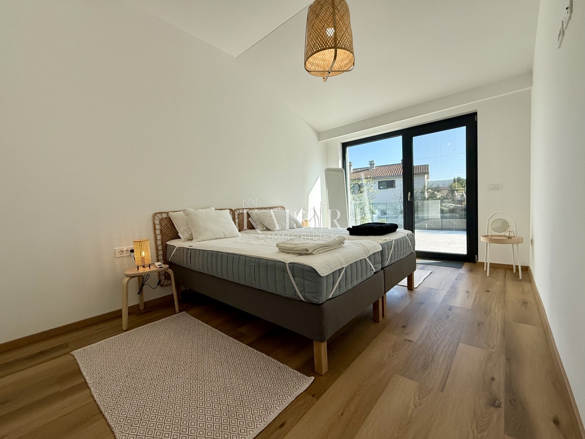 Istria, Labin - nuovo edificio con piscina 218 m2