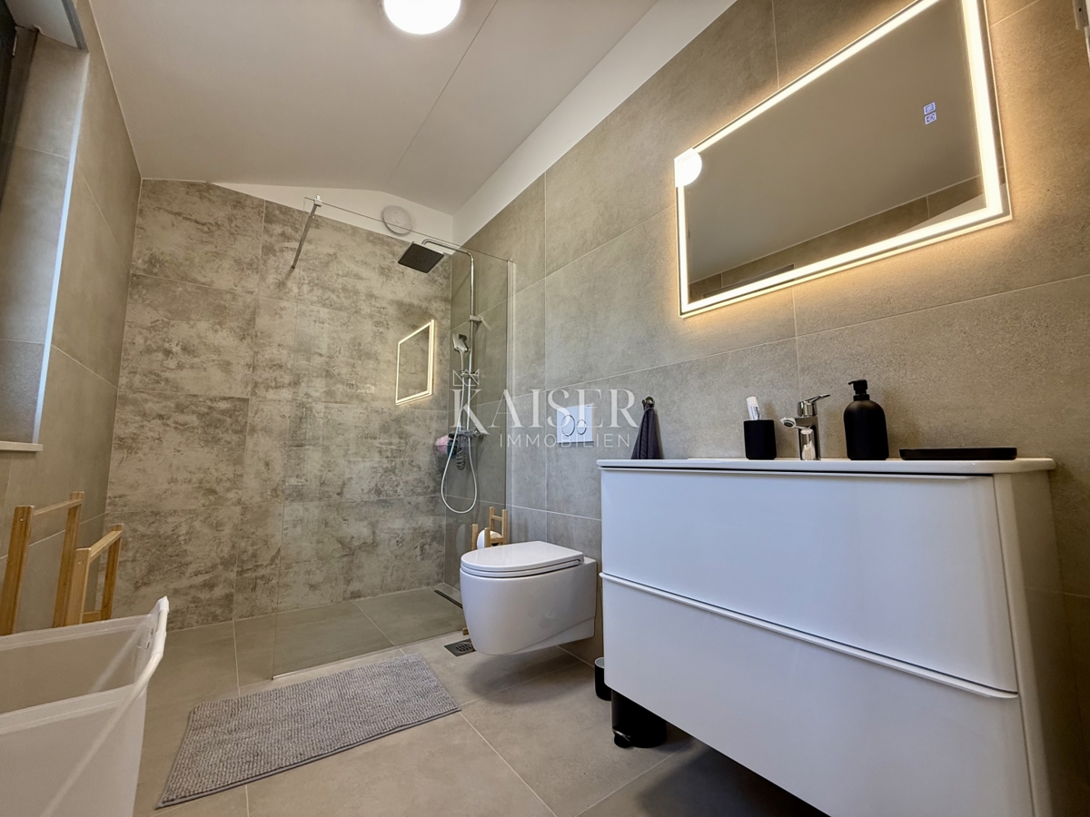 Istria, Labin - nuovo edificio con piscina 218 m2