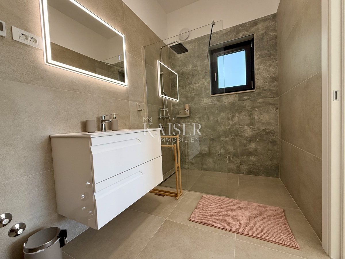 Istria, Labin - nuovo edificio con piscina 218 m2