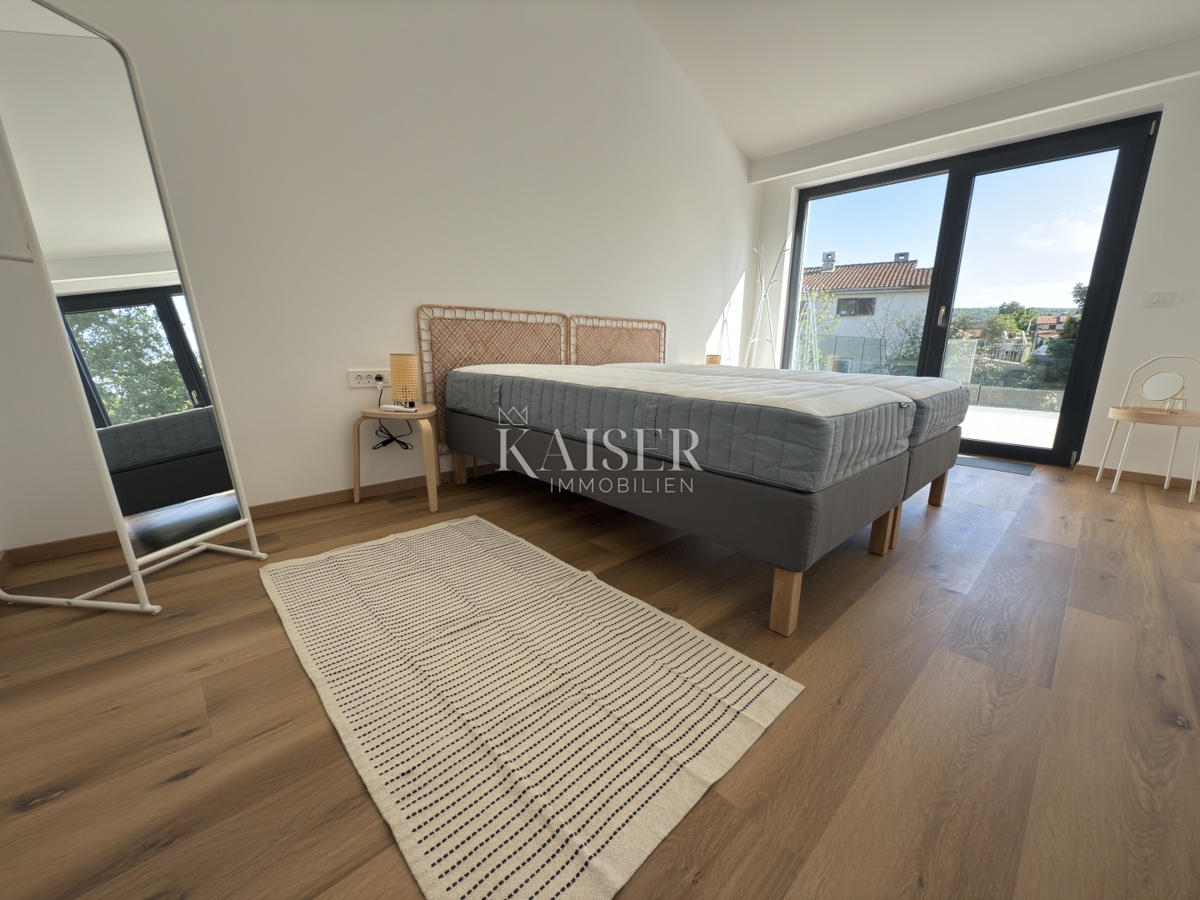 Istria, Labin - nuovo edificio con piscina 218 m2