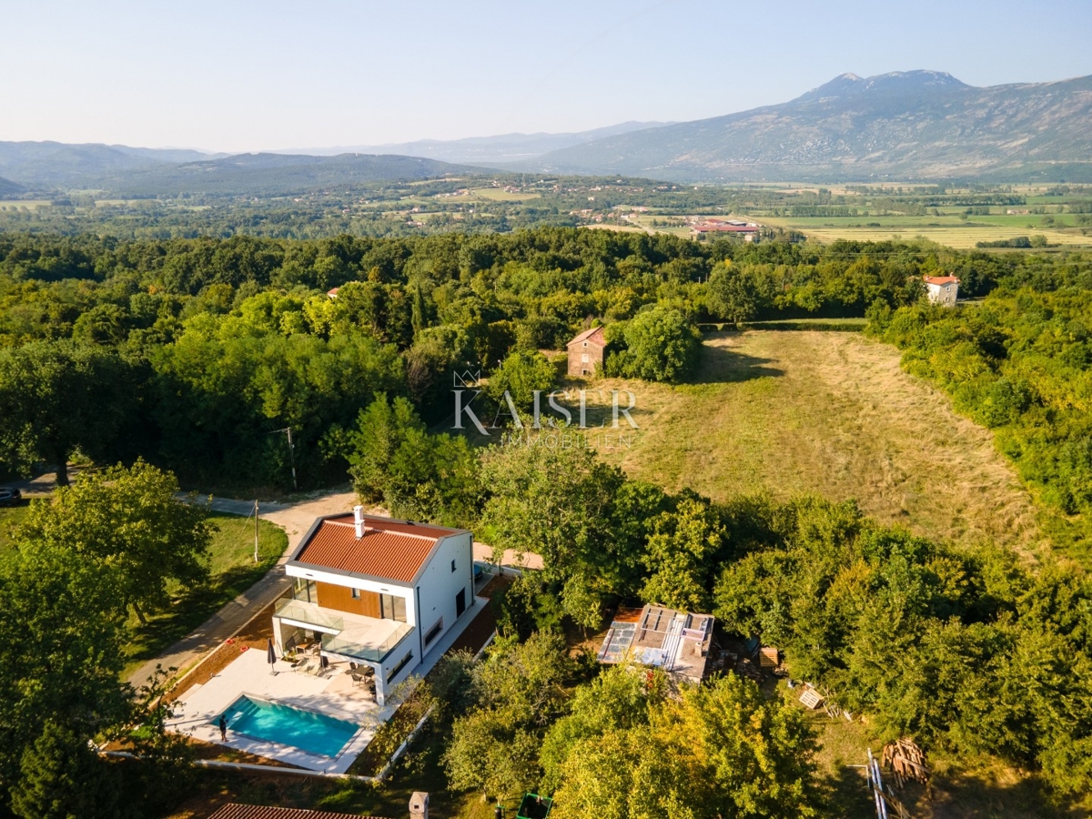 Istria, Labin - nuovo edificio con piscina 218 m2