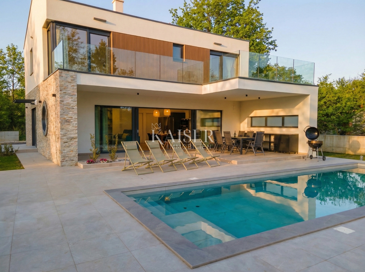 Istria, Labin - nuovo edificio con piscina 218 m2