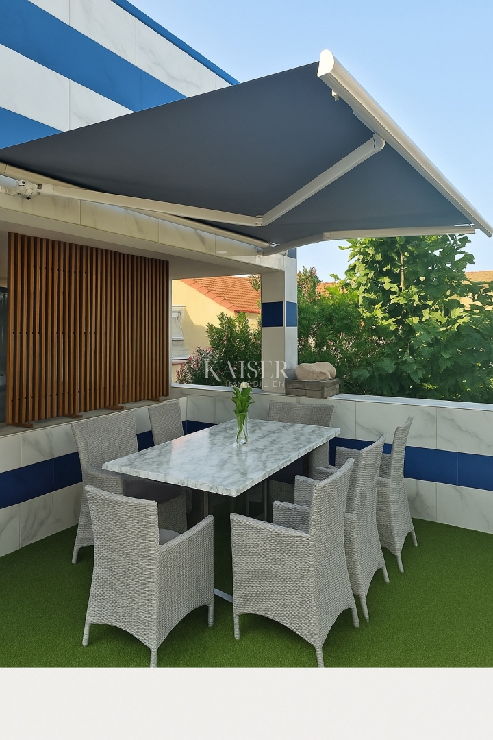 Vir – casa con 6 appartamenti e garage, a 200 m dal mare