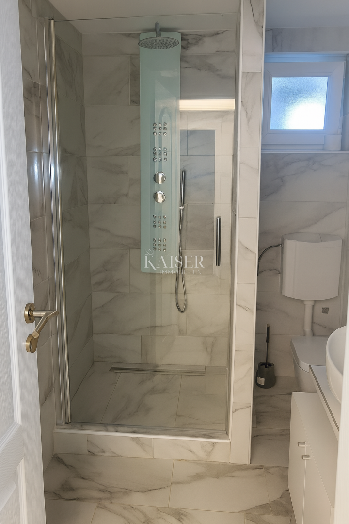 Vir – casa con 6 appartamenti e garage, a 200 m dal mare