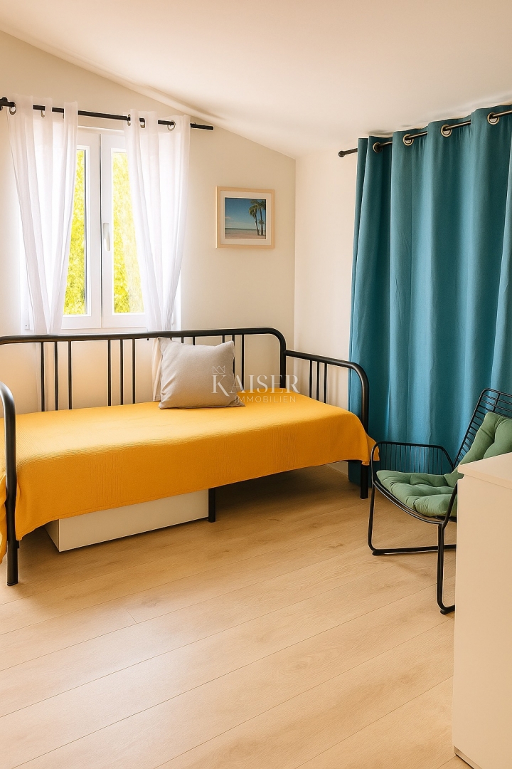 Vir – casa con 6 appartamenti e garage, a 200 m dal mare