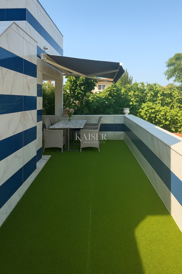 Vir – casa con 6 appartamenti e garage, a 200 m dal mare