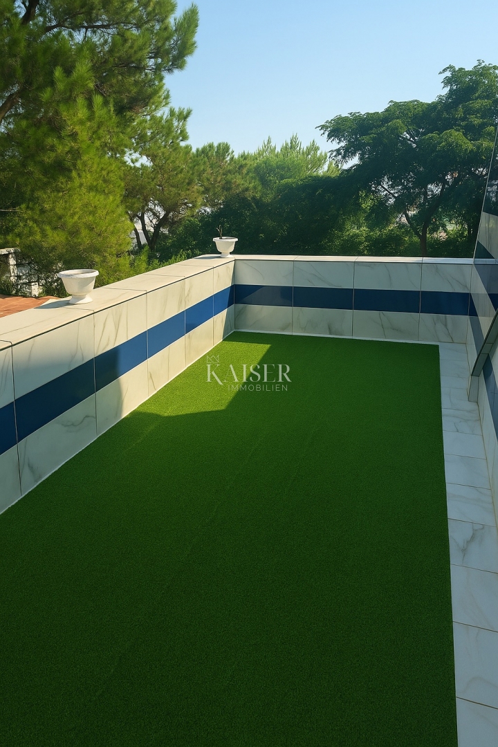 Vir – casa con 6 appartamenti e garage, a 200 m dal mare