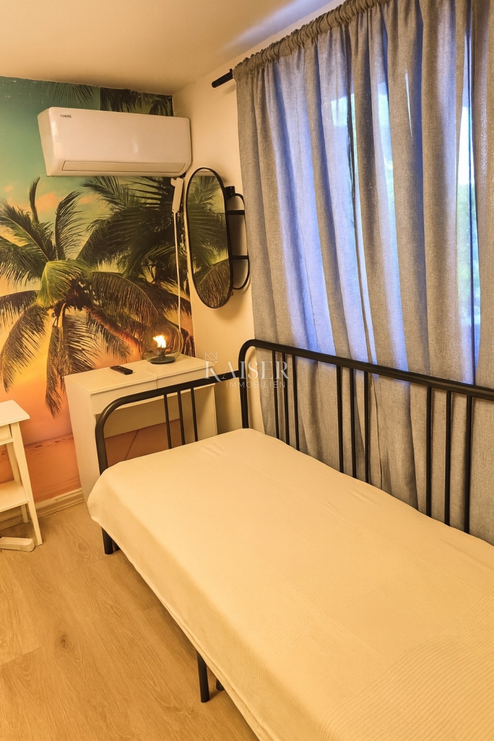 Vir – casa con 6 appartamenti e garage, a 200 m dal mare