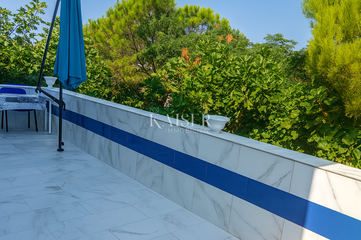 Vir – casa con 6 appartamenti e garage, a 200 m dal mare