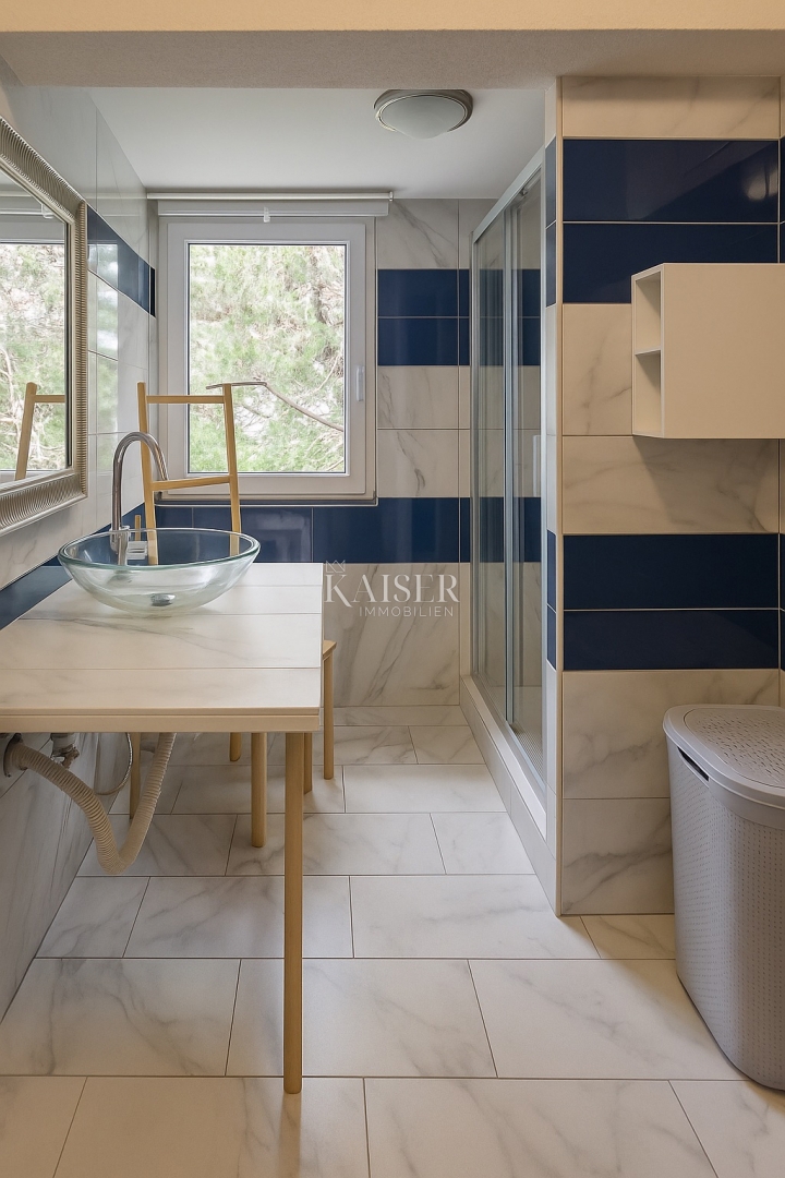 Vir – casa con 6 appartamenti e garage, a 200 m dal mare