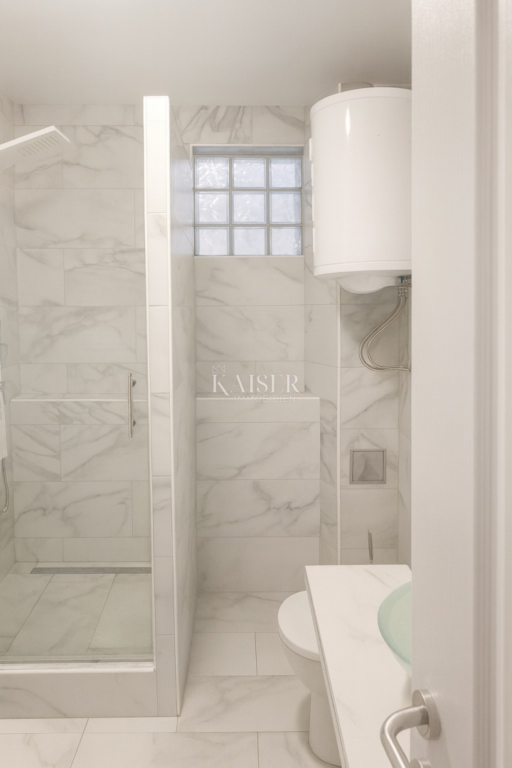 Vir – casa con 6 appartamenti e garage, a 200 m dal mare