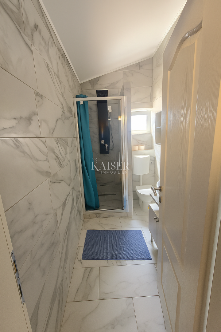 Vir – casa con 6 appartamenti e garage, a 200 m dal mare