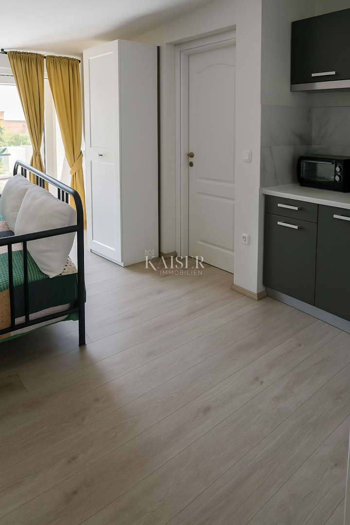 Vir – casa con 6 appartamenti e garage, a 200 m dal mare