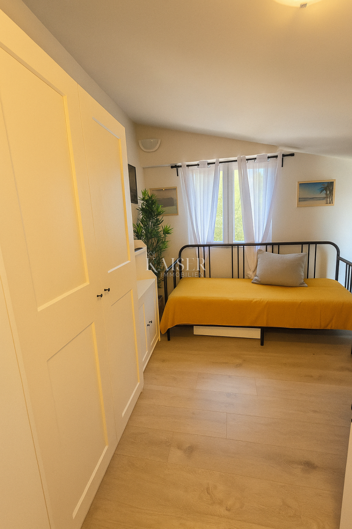 Vir – casa con 6 appartamenti e garage, a 200 m dal mare