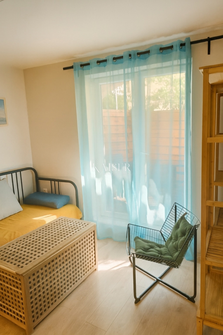 Vir – casa con 6 appartamenti e garage, a 200 m dal mare