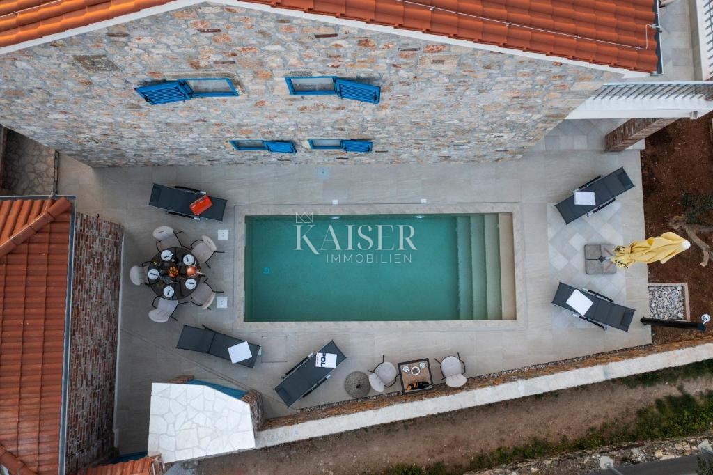 Autentica villa in pietra con piscina, a soli 30 metri dal mare, isola di Pašman - Ždrelac