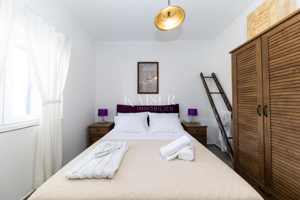 Autentica villa in pietra con piscina, a soli 30 metri dal mare, isola di Pašman - Ždrelac