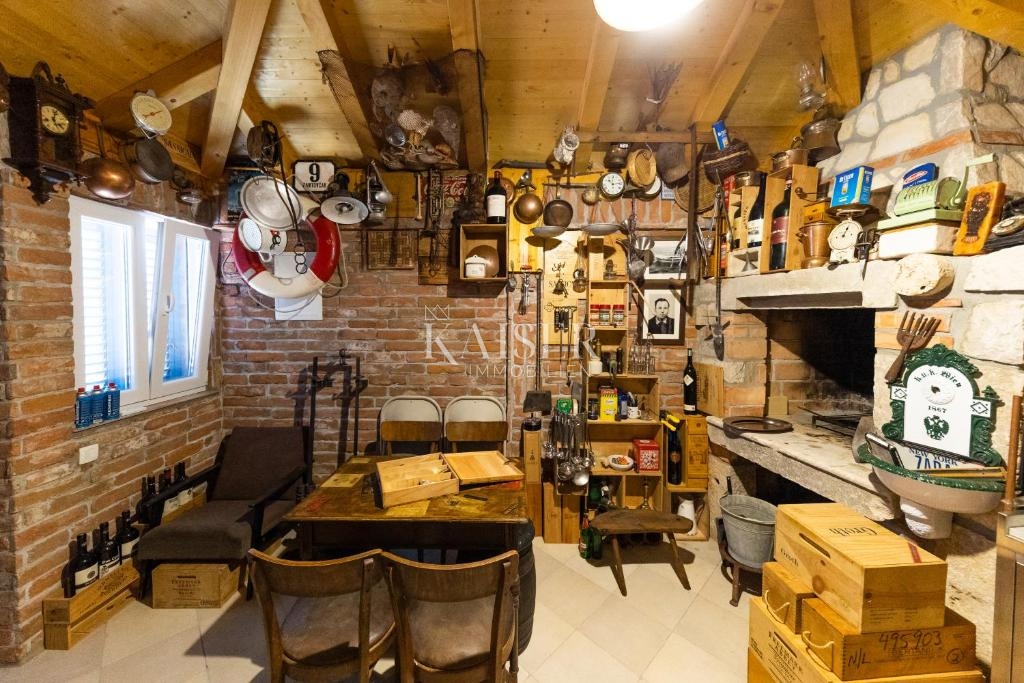 Autentica villa in pietra con piscina, a soli 30 metri dal mare, isola di Pašman - Ždrelac