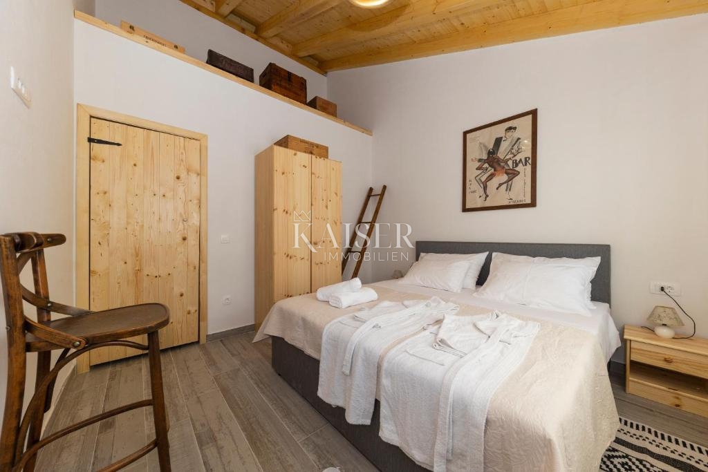 Autentica villa in pietra con piscina, a soli 30 metri dal mare, isola di Pašman - Ždrelac