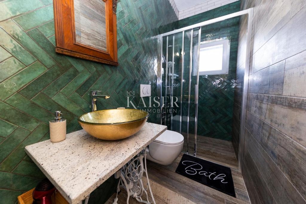 Autentica villa in pietra con piscina, a soli 30 metri dal mare, isola di Pašman - Ždrelac