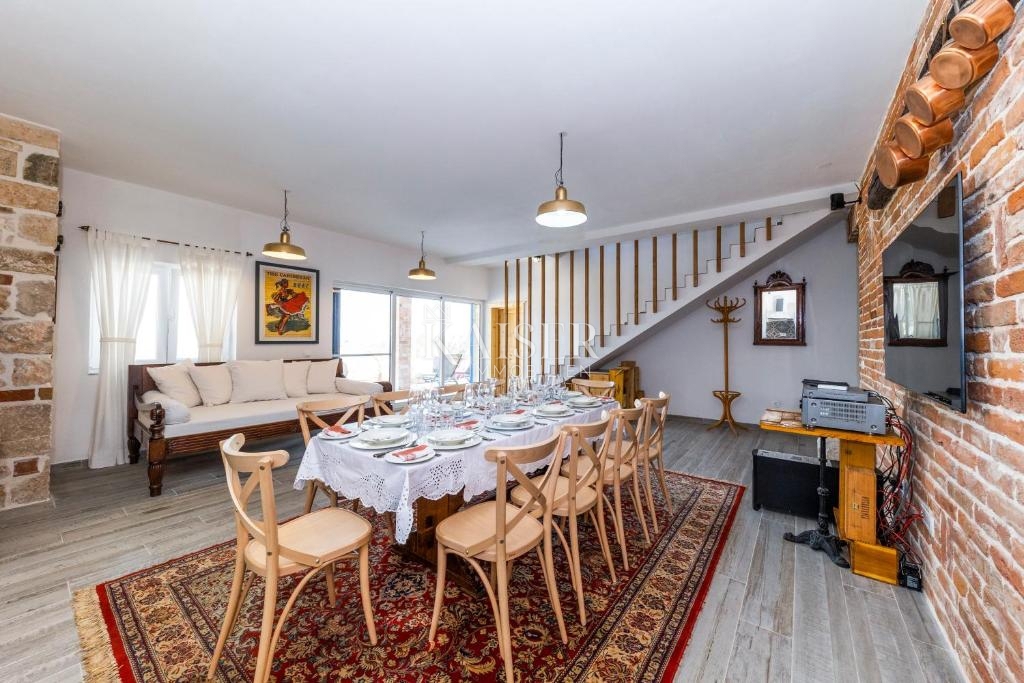 Autentica villa in pietra con piscina, a soli 30 metri dal mare, isola di Pašman - Ždrelac