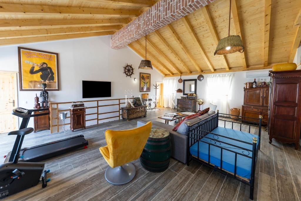 Autentica villa in pietra con piscina, a soli 30 metri dal mare, isola di Pašman - Ždrelac