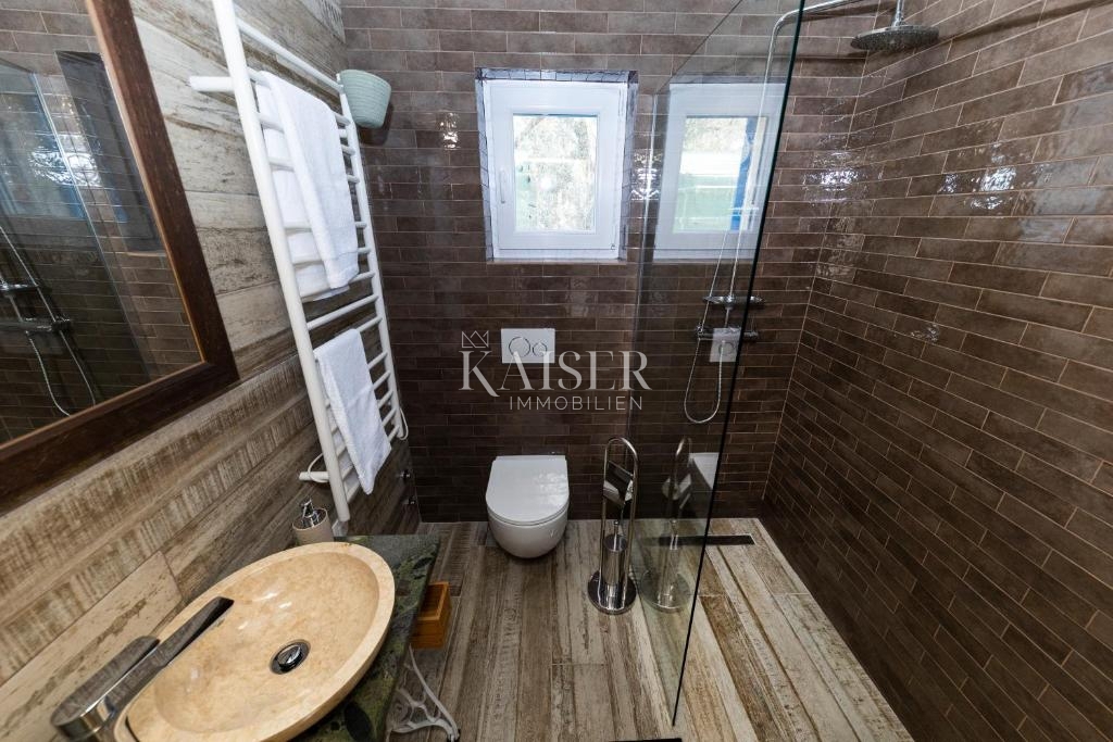 Autentica villa in pietra con piscina, a soli 30 metri dal mare, isola di Pašman - Ždrelac