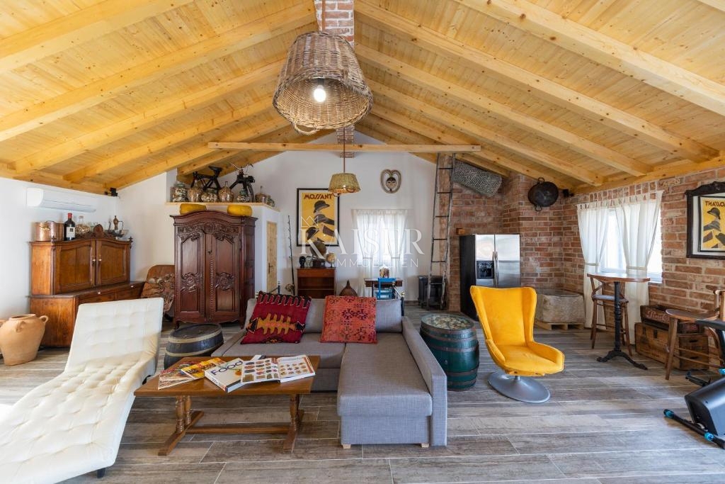 Autentica villa in pietra con piscina, a soli 30 metri dal mare, isola di Pašman - Ždrelac