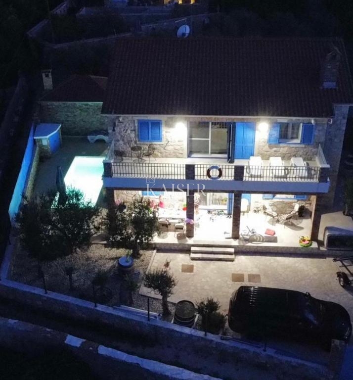 Autentica villa in pietra con piscina, a soli 30 metri dal mare, isola di Pašman - Ždrelac