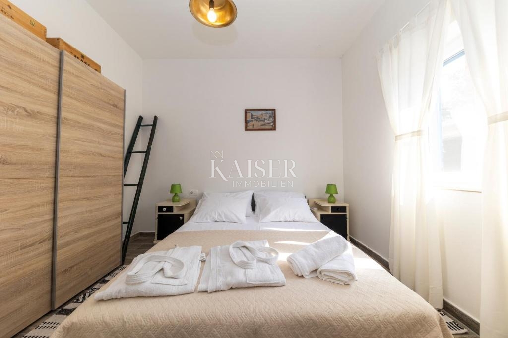 Autentica villa in pietra con piscina, a soli 30 metri dal mare, isola di Pašman - Ždrelac