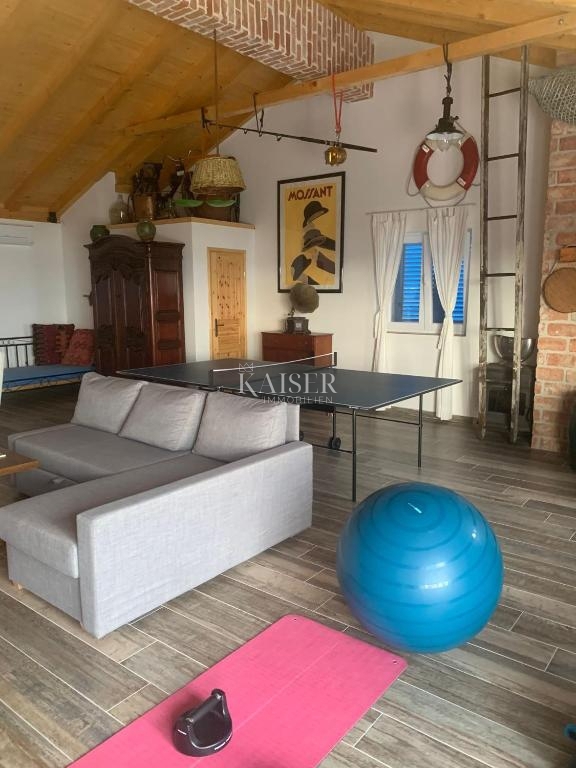 Autentica villa in pietra con piscina, a soli 30 metri dal mare, isola di Pašman - Ždrelac