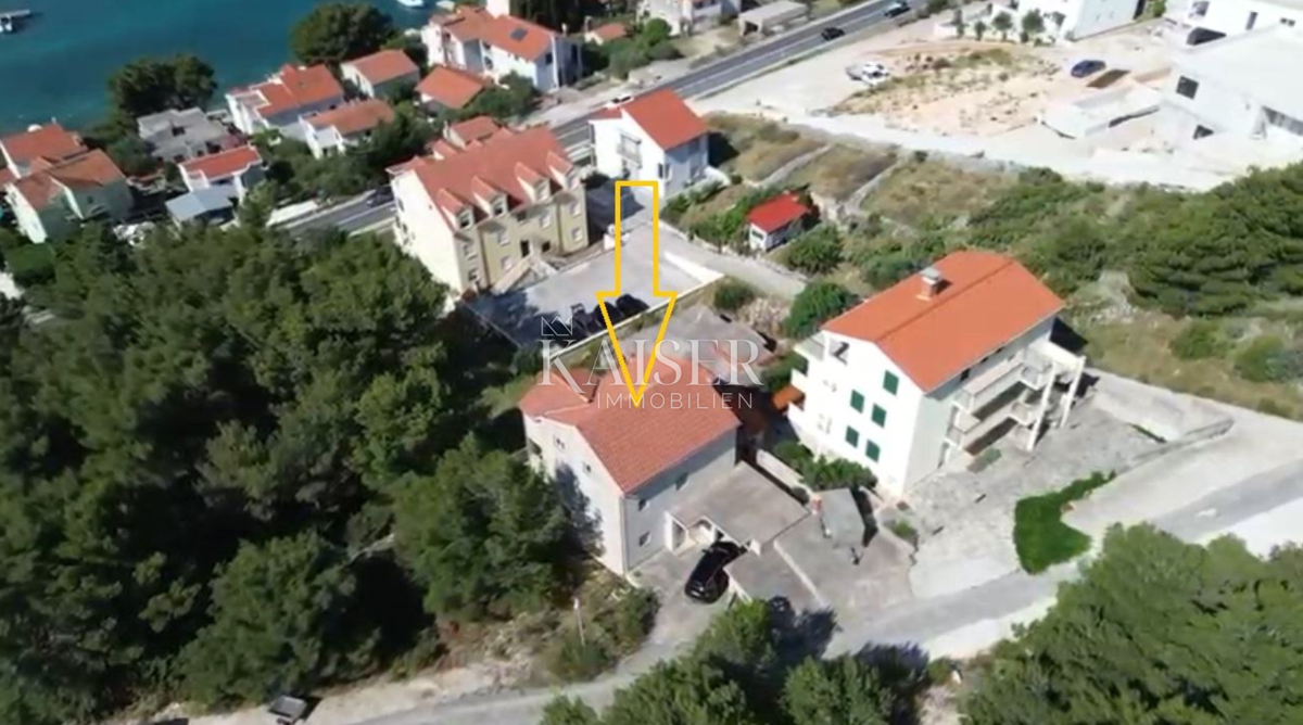 Šibenik, Žaborić – Casa di 235 m² con tre appartamenti e vista mare