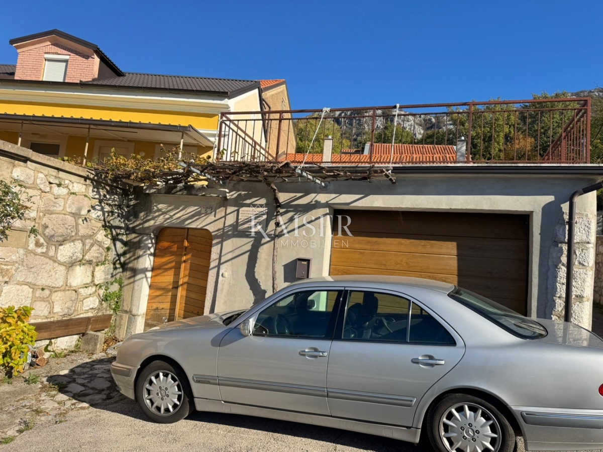 Casa da ristrutturare con potenziale nel tranquillo entroterra di Crikvenica