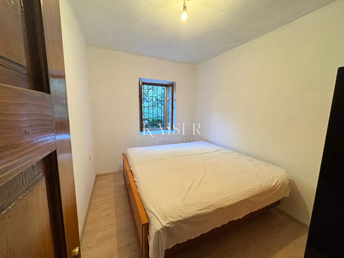 Casa da ristrutturare con potenziale nel tranquillo entroterra di Crikvenica