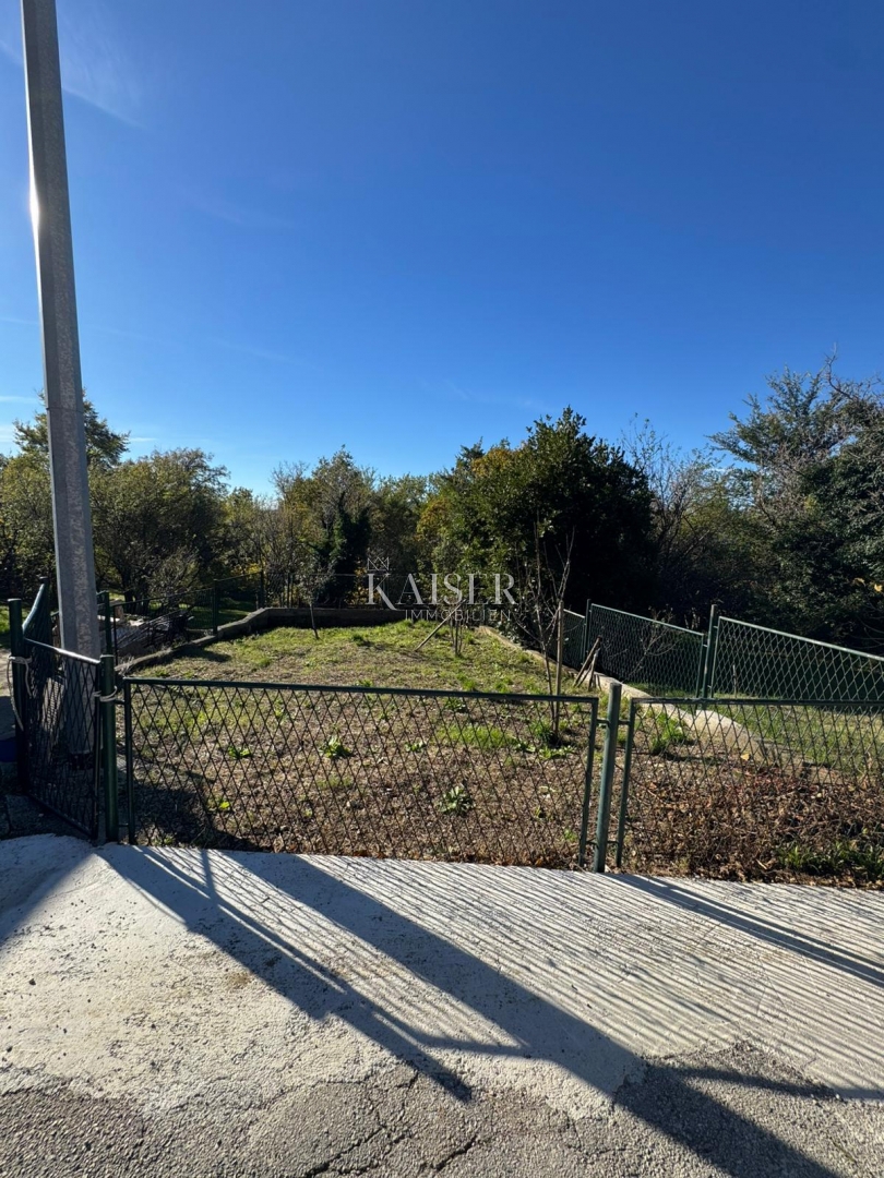 Casa da ristrutturare con potenziale nel tranquillo entroterra di Crikvenica